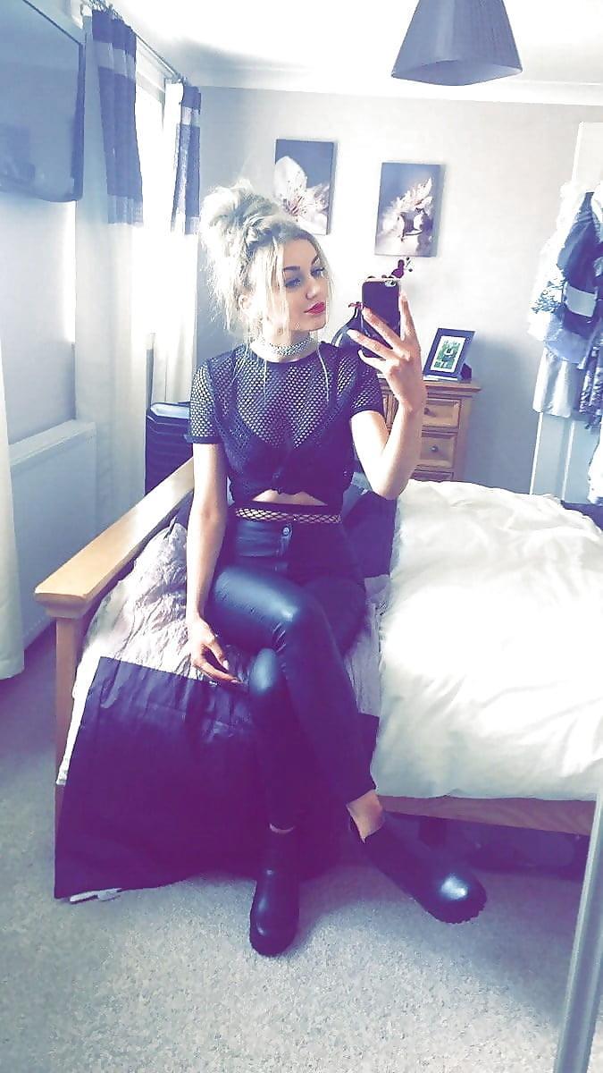 Simone24 uit Zuid-Holland,Nederland